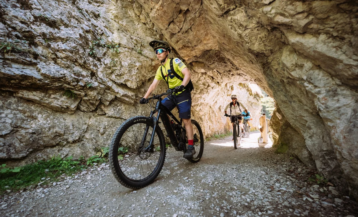 La galleria nella roccia in Val Meledrio | © Foto Giacomo Podetti, APT Valli di Sole, Peio e Rabbi