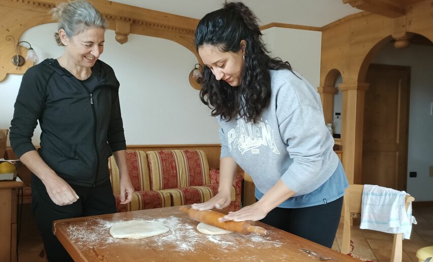 Cooking class per preparazione di dolci della tradizione | © Archivio Azienda per il Turismo Val di Sole  - Archivio Maso Margherita