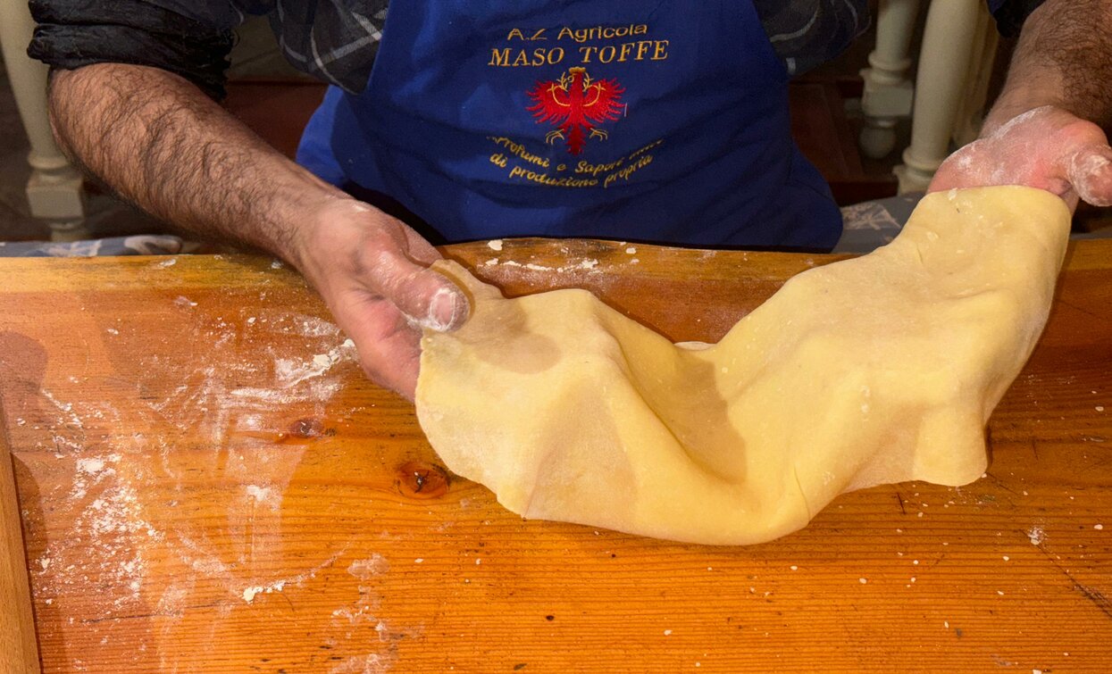 Preparazione dello strudel | © Archivio APT Val di Sole