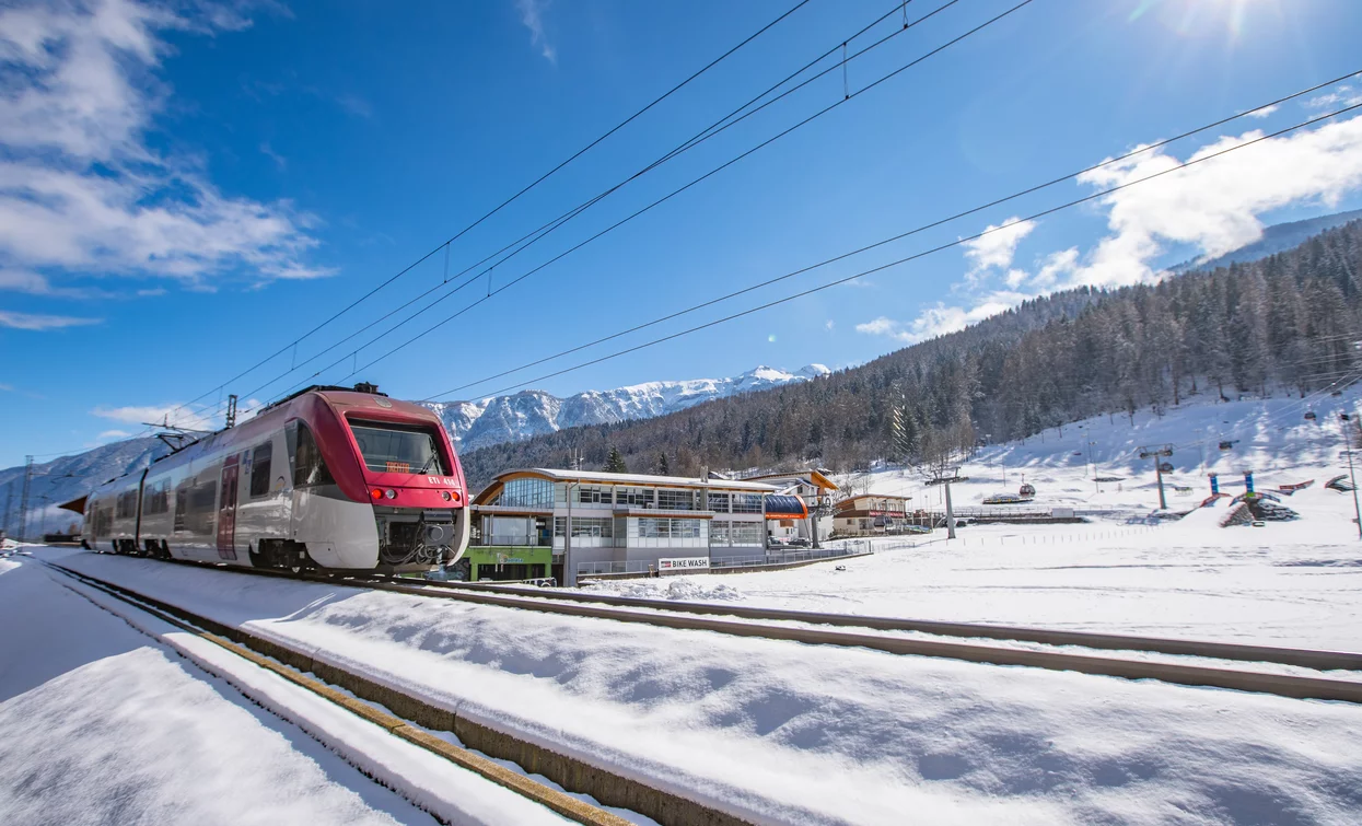 Treno + sci Dolomiti Express | © Archivio APT Val di Sole - Ph Tommaso Prugnola 